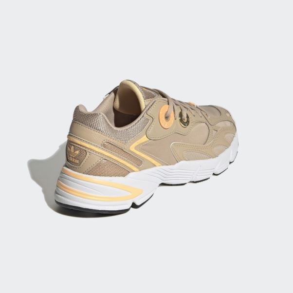 Chaussures Adidas Astir Beiges