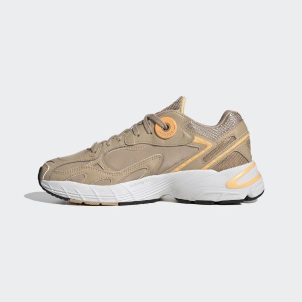 Chaussures Adidas Astir Beiges