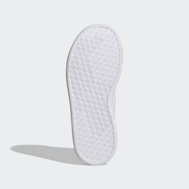 Chaussures à Crochets Et Boucles De Style De Vie D'avantage Court Adidas Blanc
