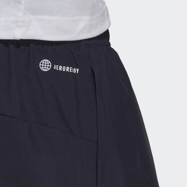 Adidas A Conçu Pour Déplacer Le Logo Des Shorts De Mode D'encre