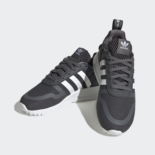 Chaussures Adidas Multix Noires élégantes