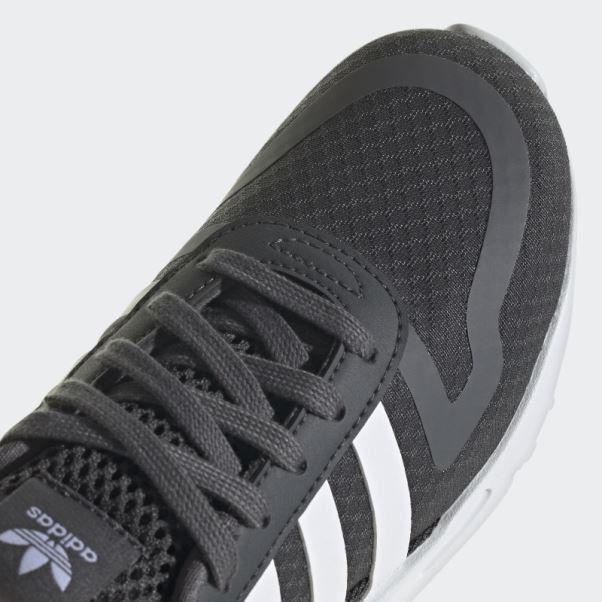 Chaussures Adidas Multix Noires élégantes