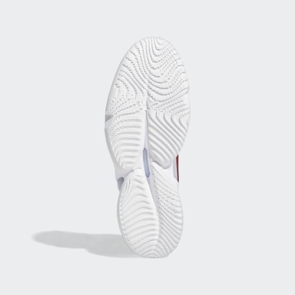Enfiler. Numéro 4 Chaussures De Basket Adidas Rouge