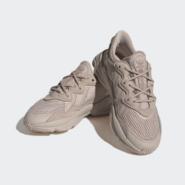 Chaussures Adidas Ozweego Taupe
